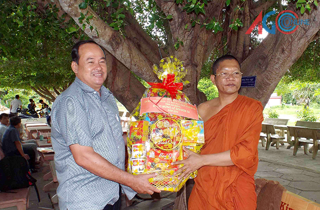 An Giang provincial leader congratulates Sene Dolta festival of Khmer people